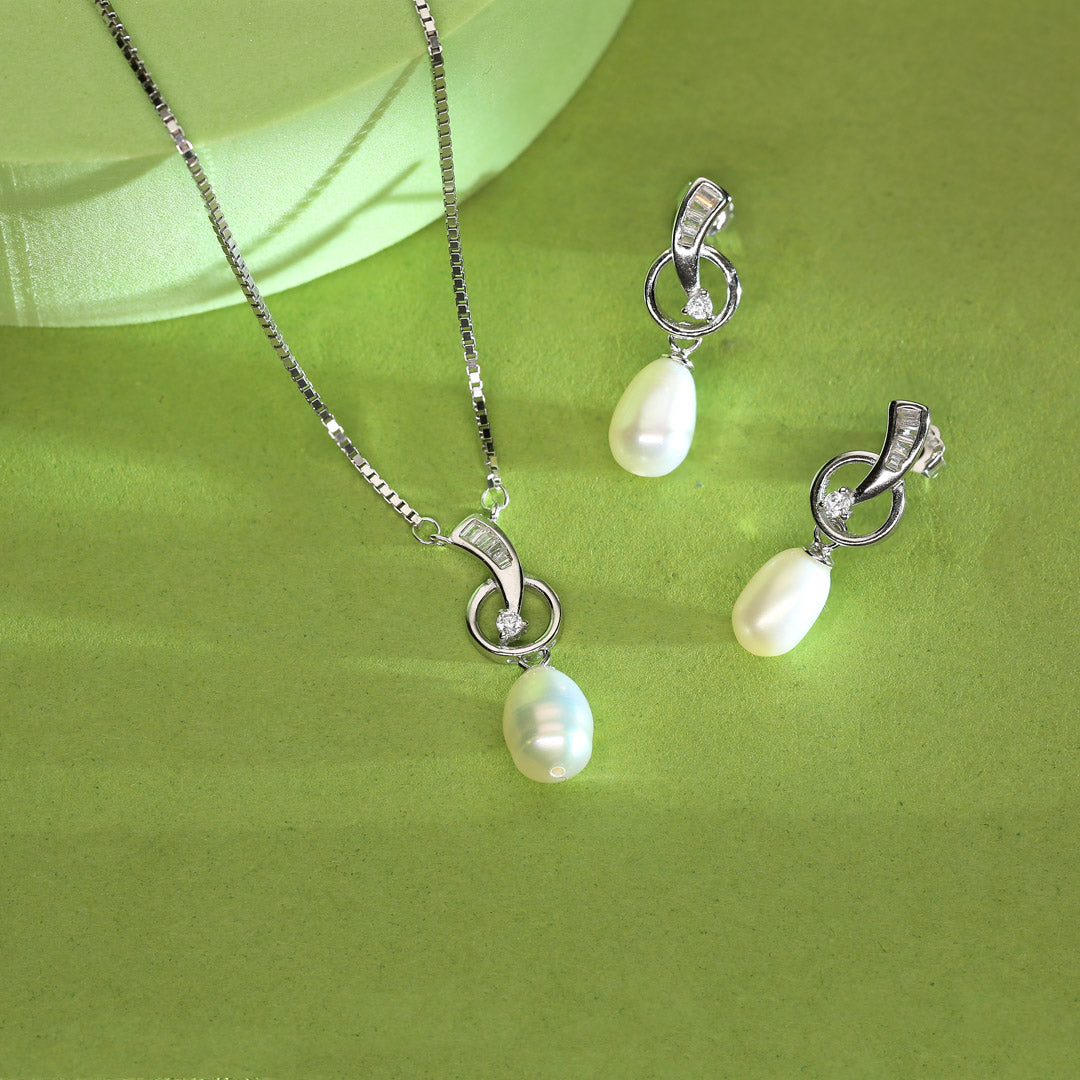 Pearls and Shine Silver Necklace Set